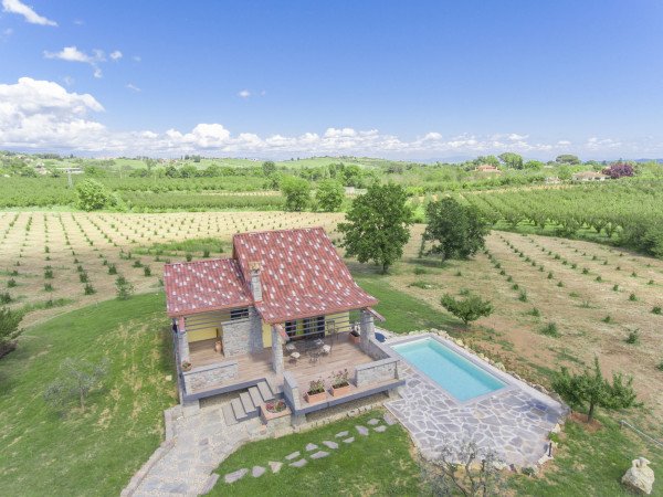 Chalet 1 camera, con piscina