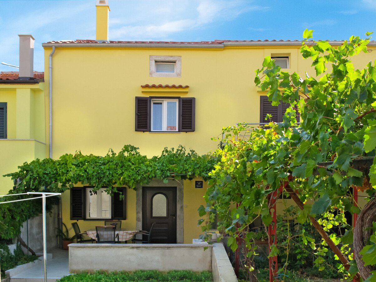 Casa 2 camere, con giardino
