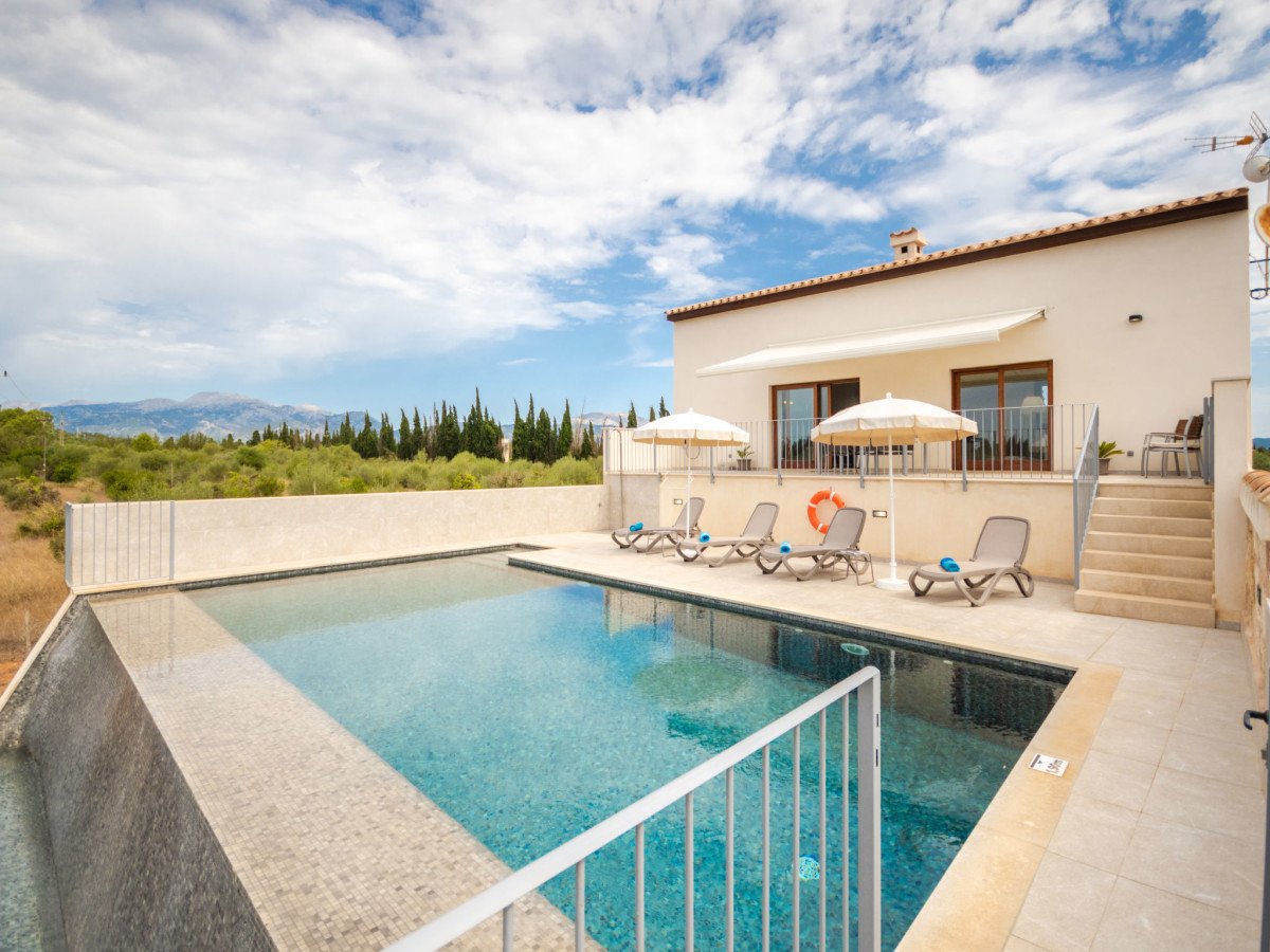 Maison de campagne moderne, 2 chambres, avec piscine