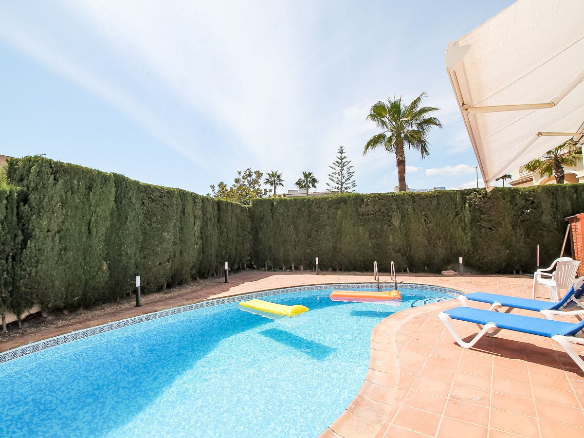 House 3 bedrooms, with pool