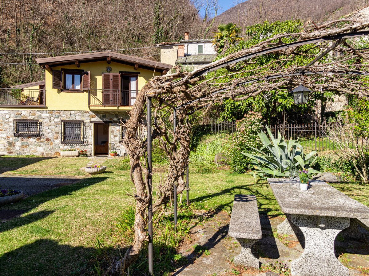 Casa 2 camere, con giardino