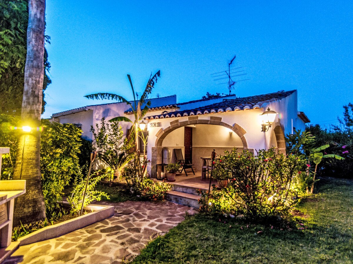 House 2 bedrooms, with garden