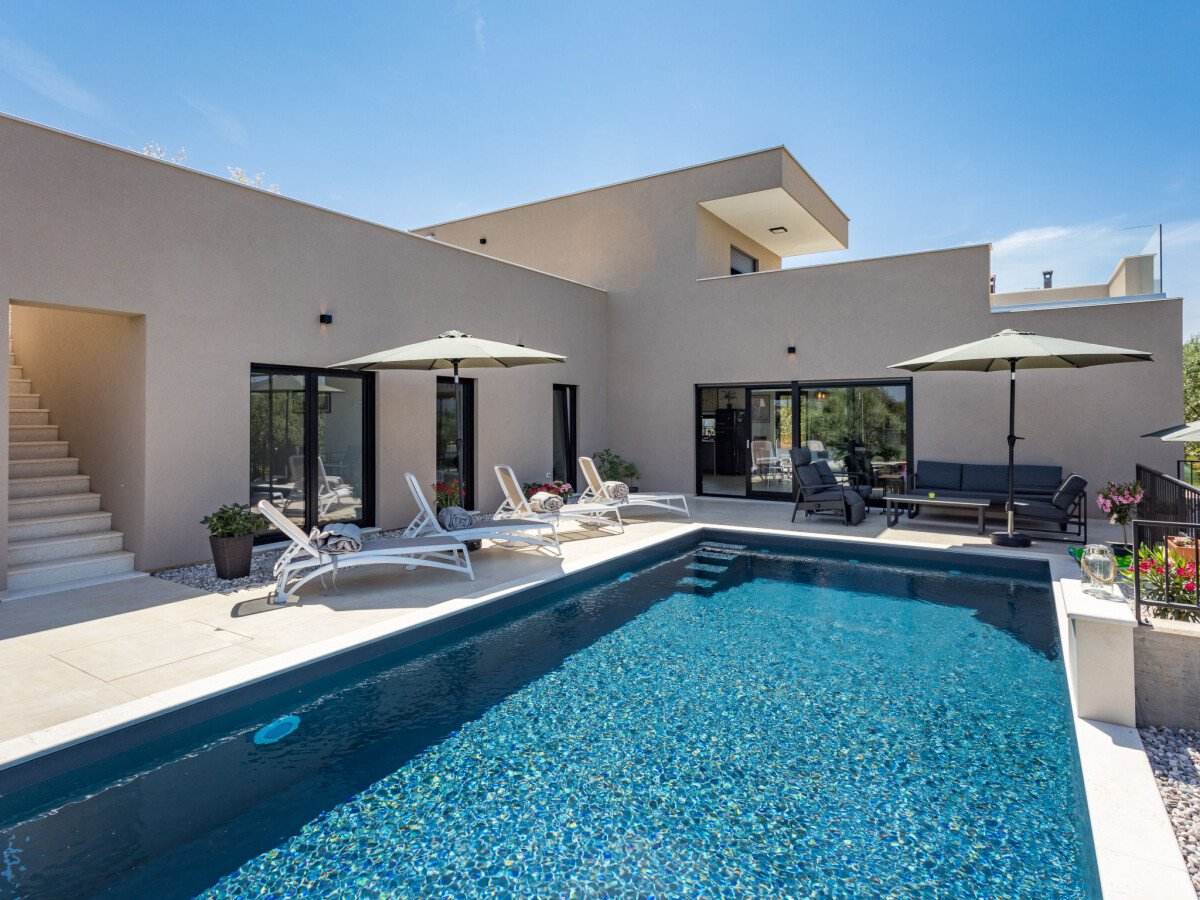 Villa 3 camere, con piscina