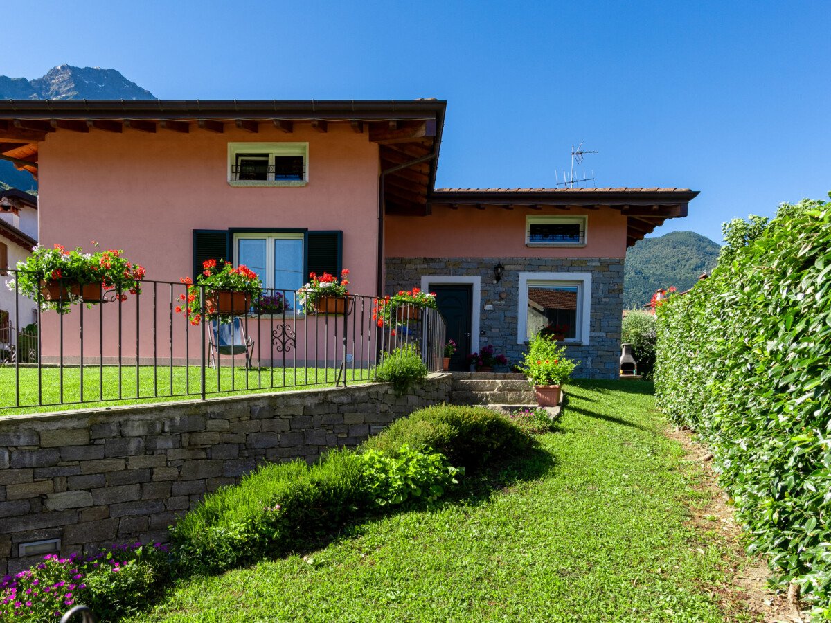 Casa 4 camere, con giardino
