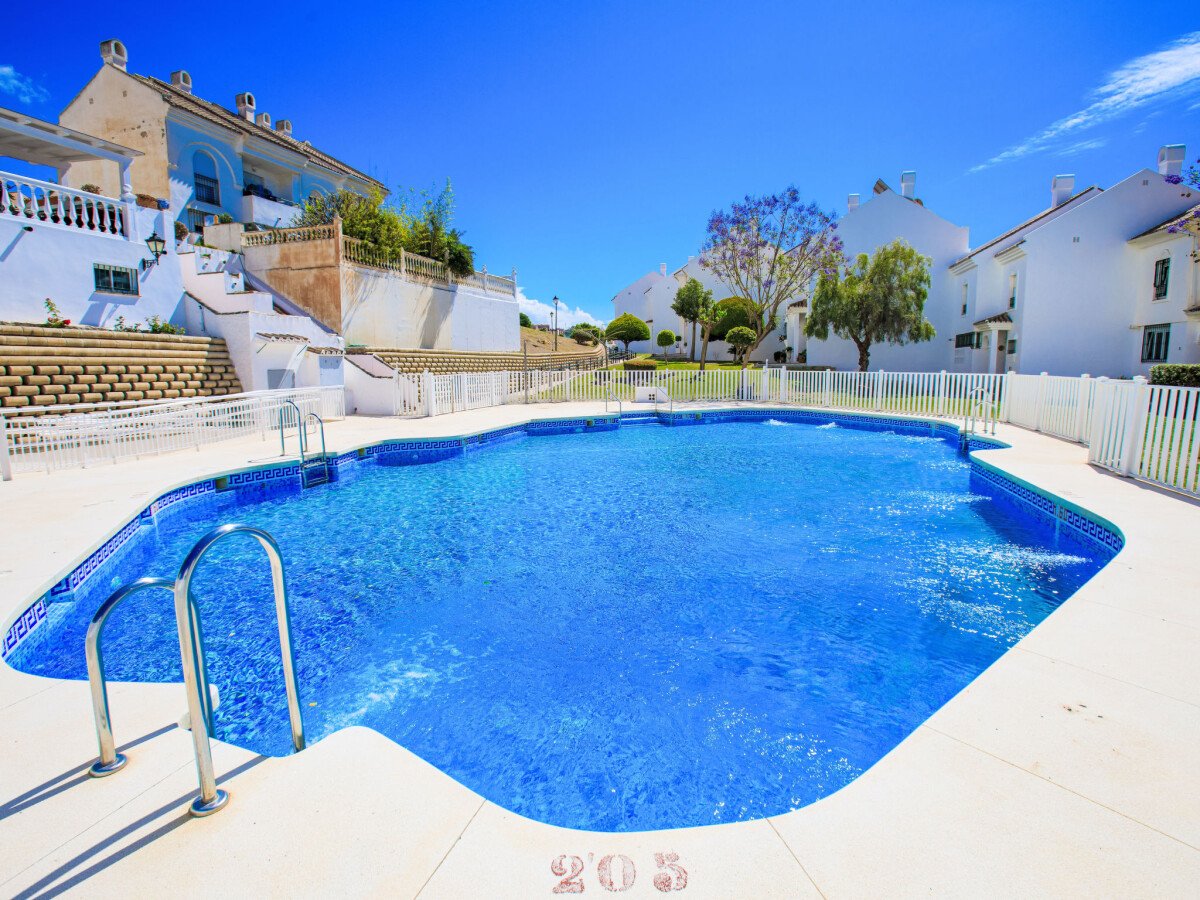 House 3 bedrooms, with pool