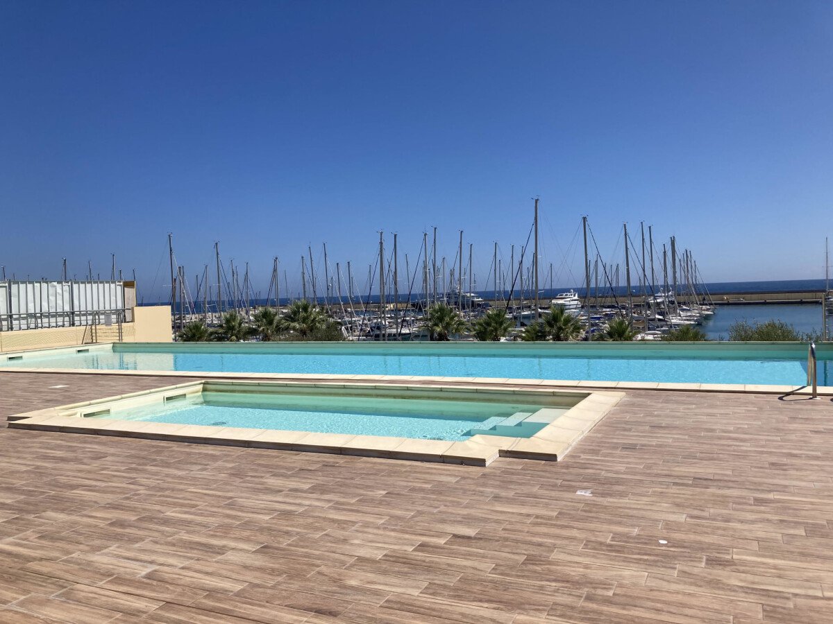 Casa 1 camera, con giardino