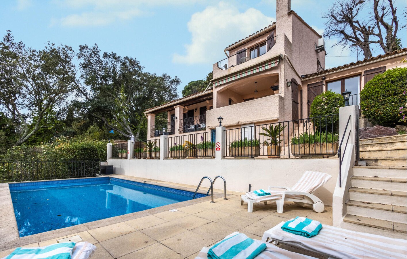 Maison de campagne confortable, 4 chambres, avec piscine