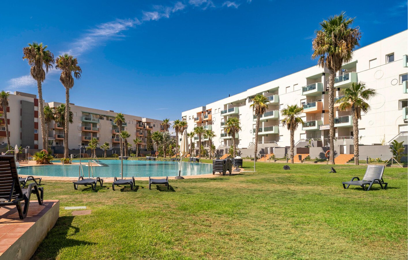 Appartement moderne, 2 chambres, avec piscine