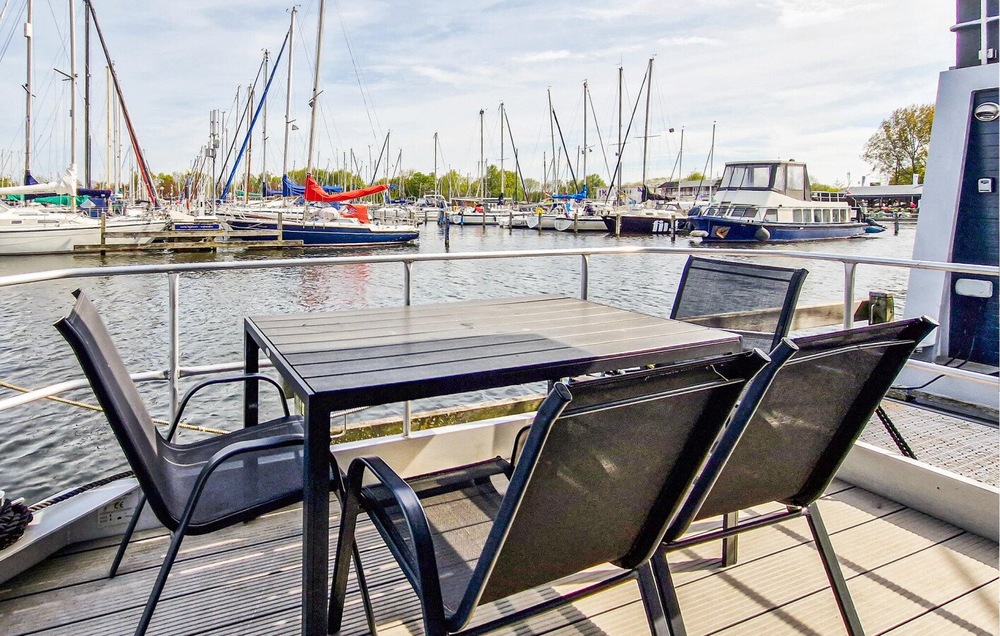 Boat 2 bedrooms, with sea view