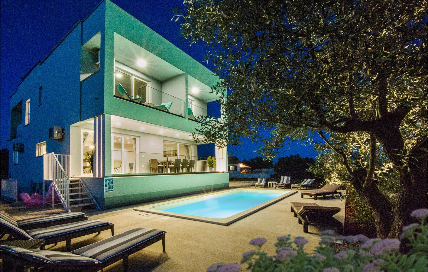 House 4 bedrooms, with sea view