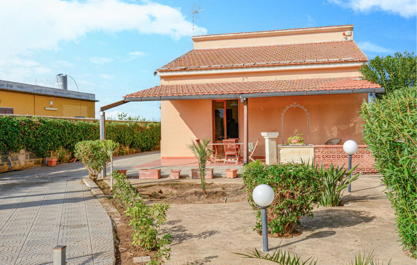 Casa 3 camere, con giardino