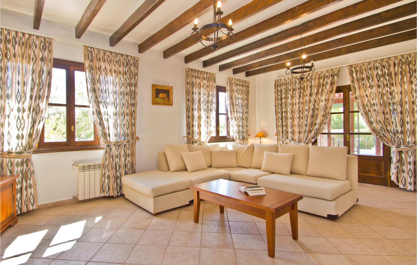 House 4 bedrooms, with pool