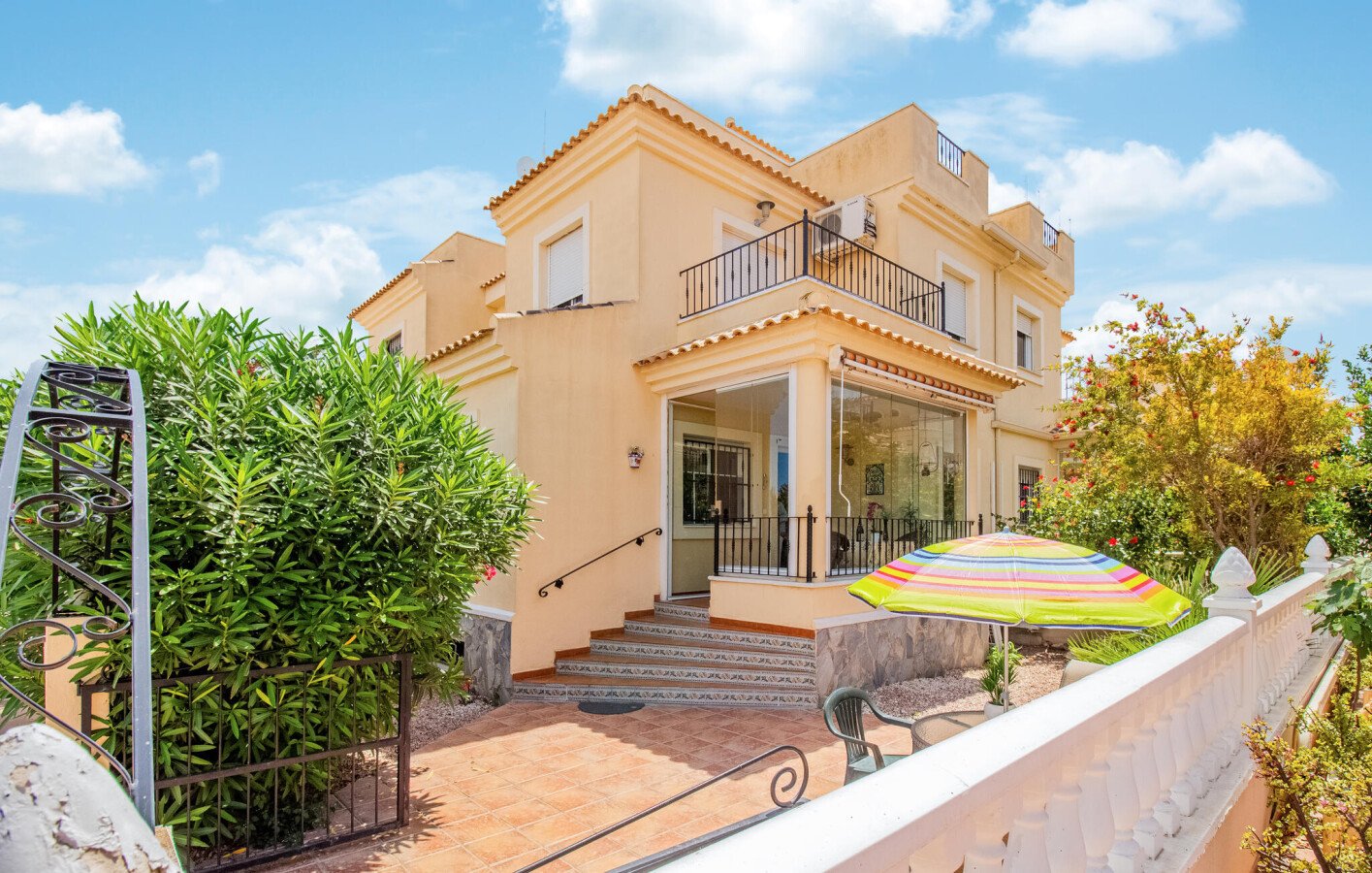 House 3 bedrooms, with sea view