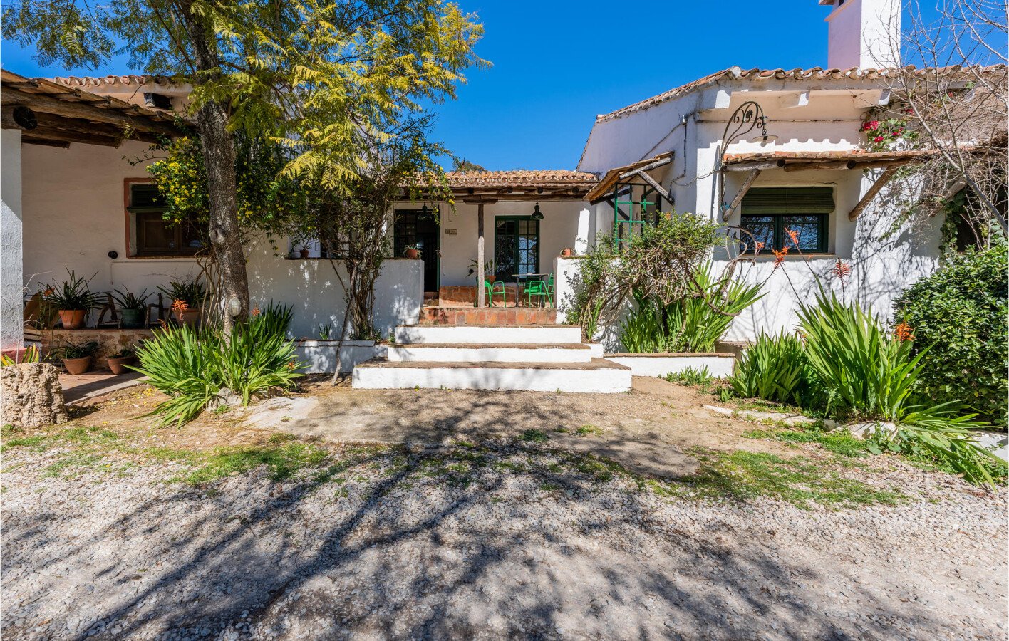 House 7 bedrooms, with pool