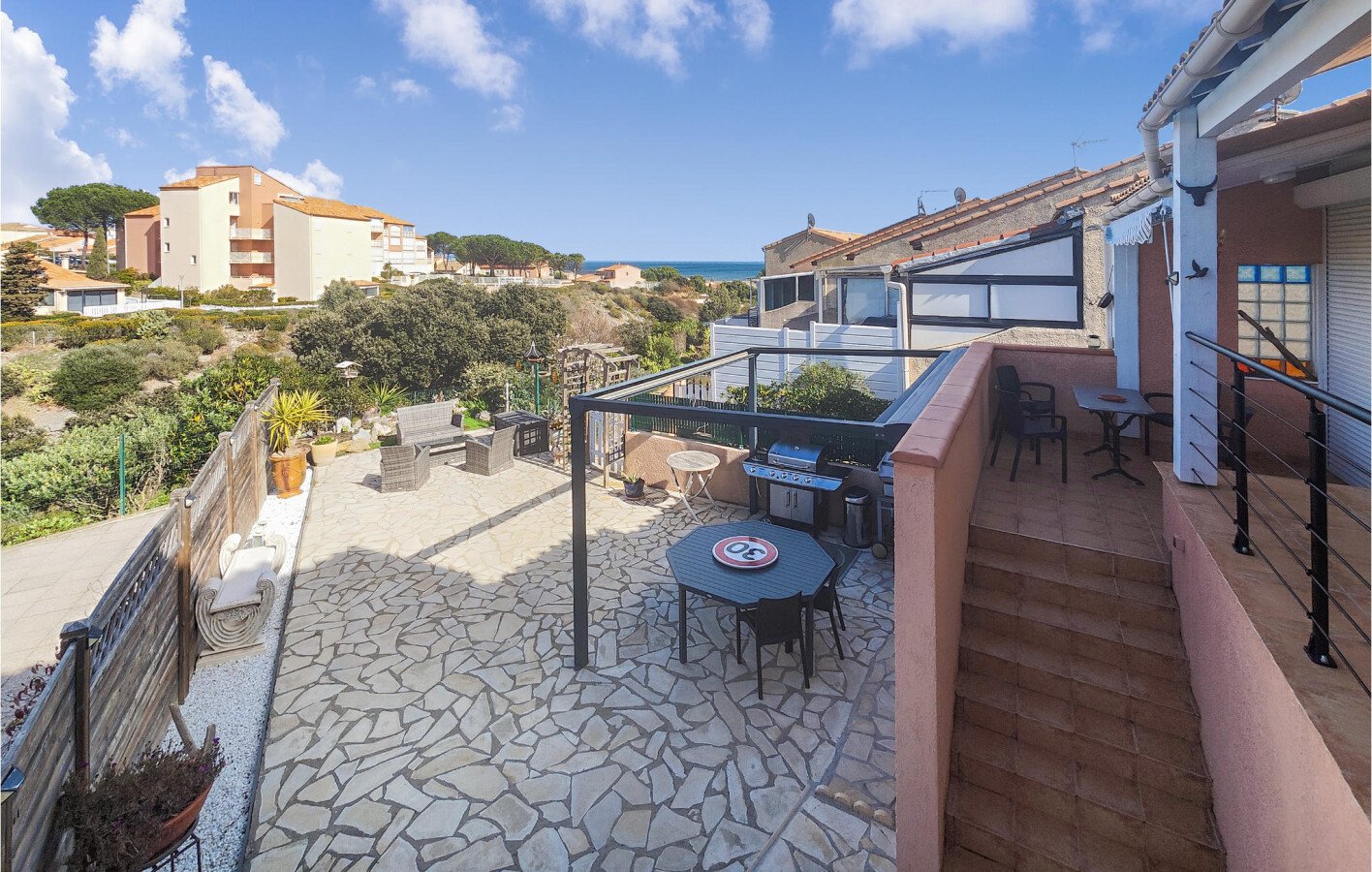 House 3 bedrooms, with sea view