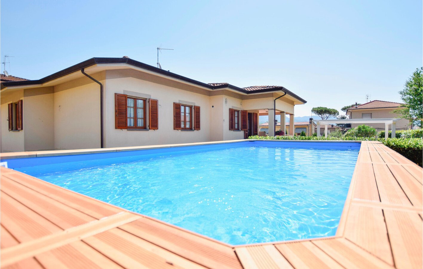 House 3 bedrooms, with pool