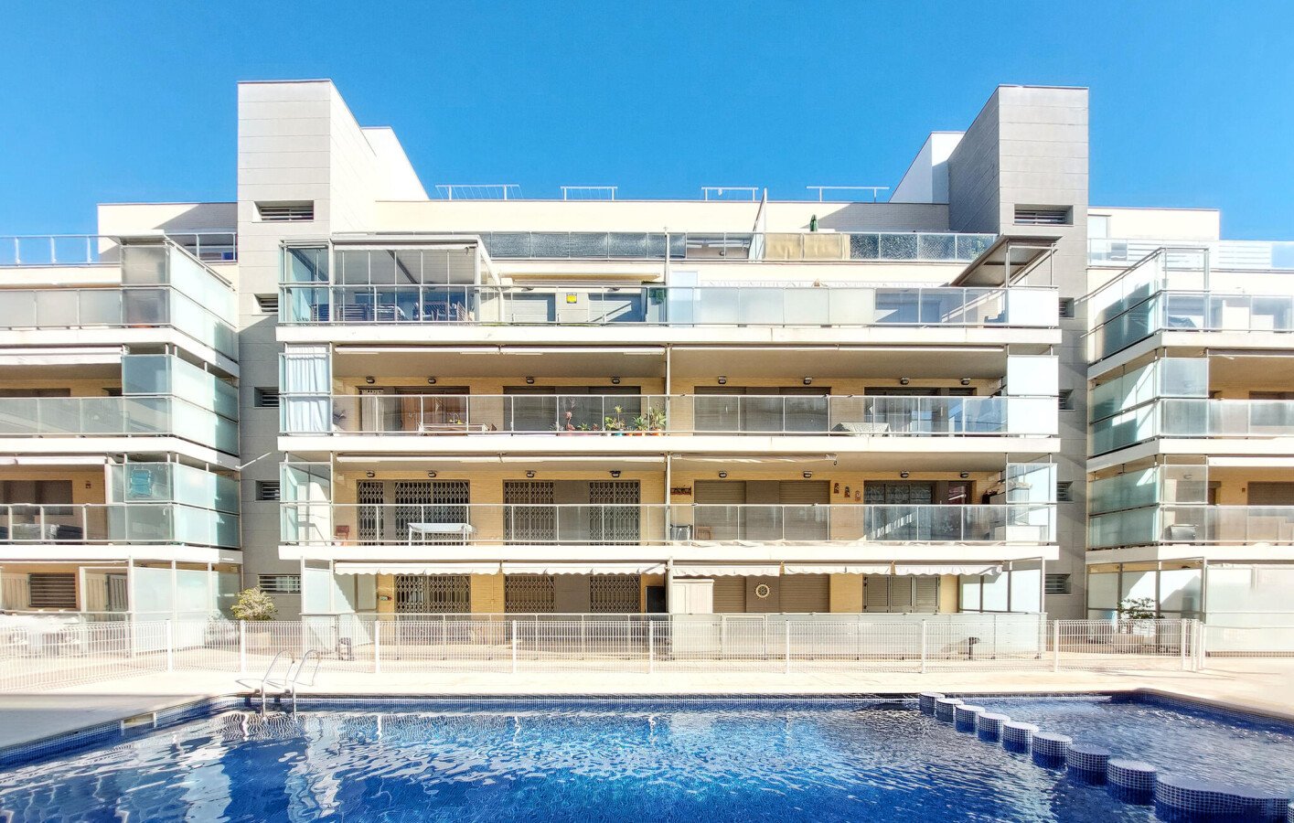 Appartement moderne, 2 chambres, avec vue sur mer