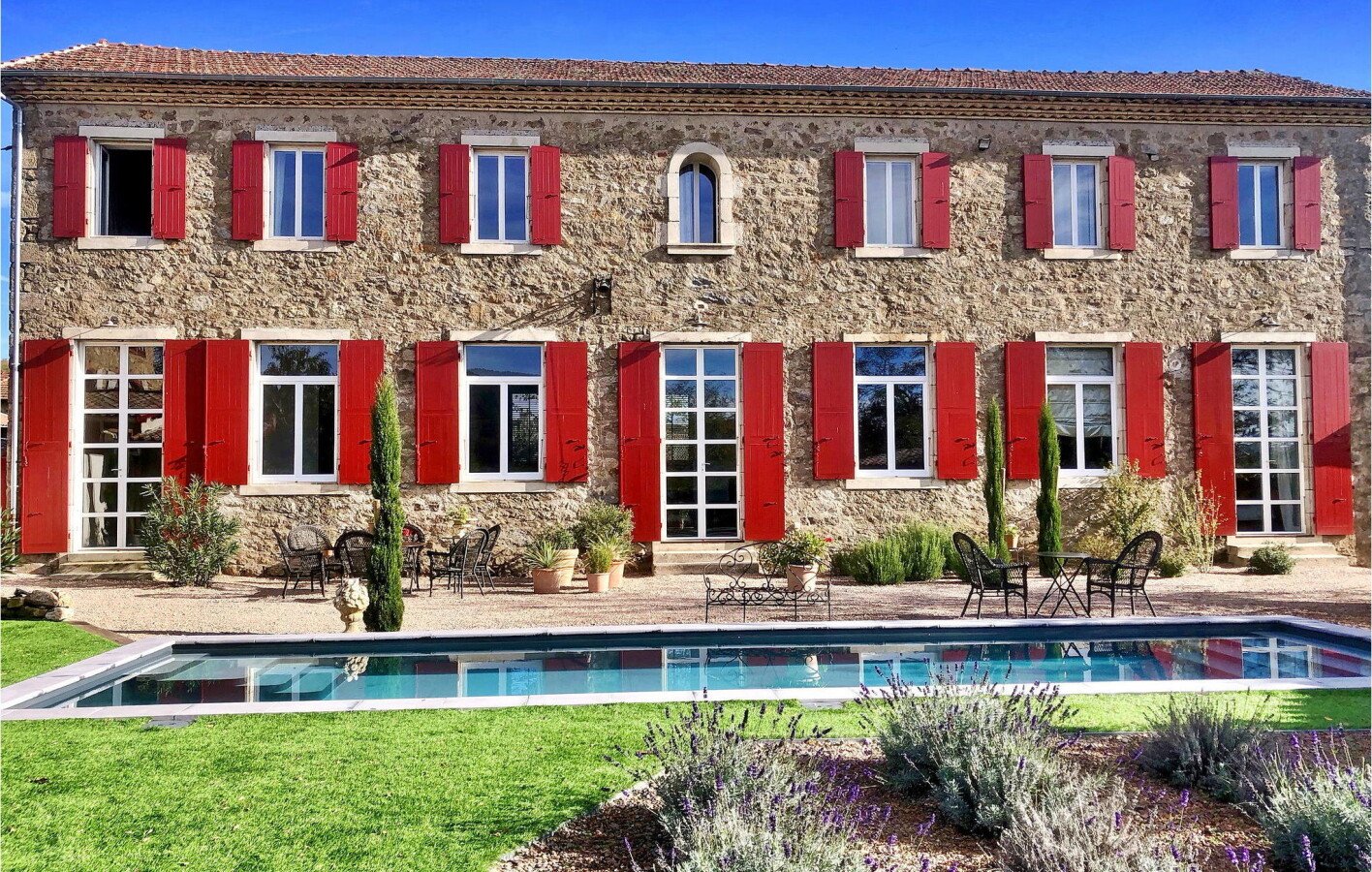 Maison moderne, 7 chambres, avec piscine