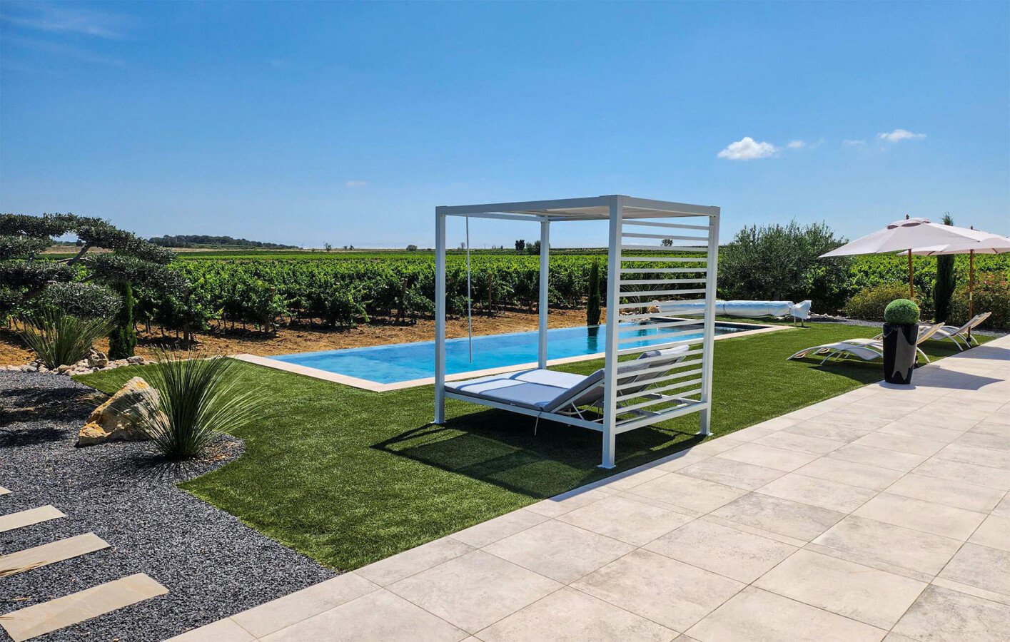 Maison moderne, 4 chambres, avec piscine