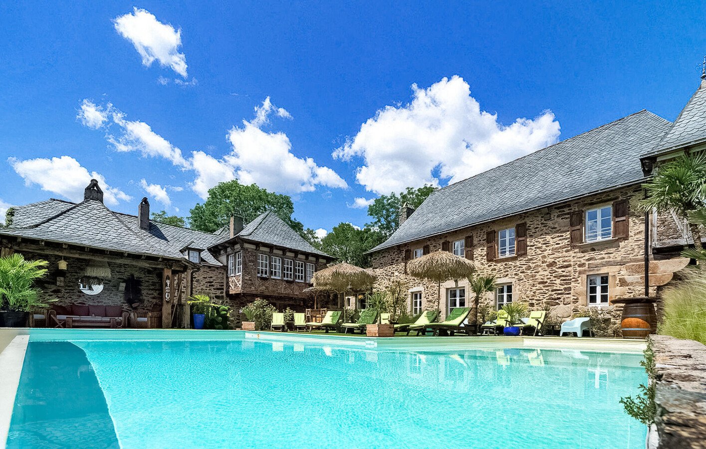 Maison moderne, 11 chambres, avec piscine