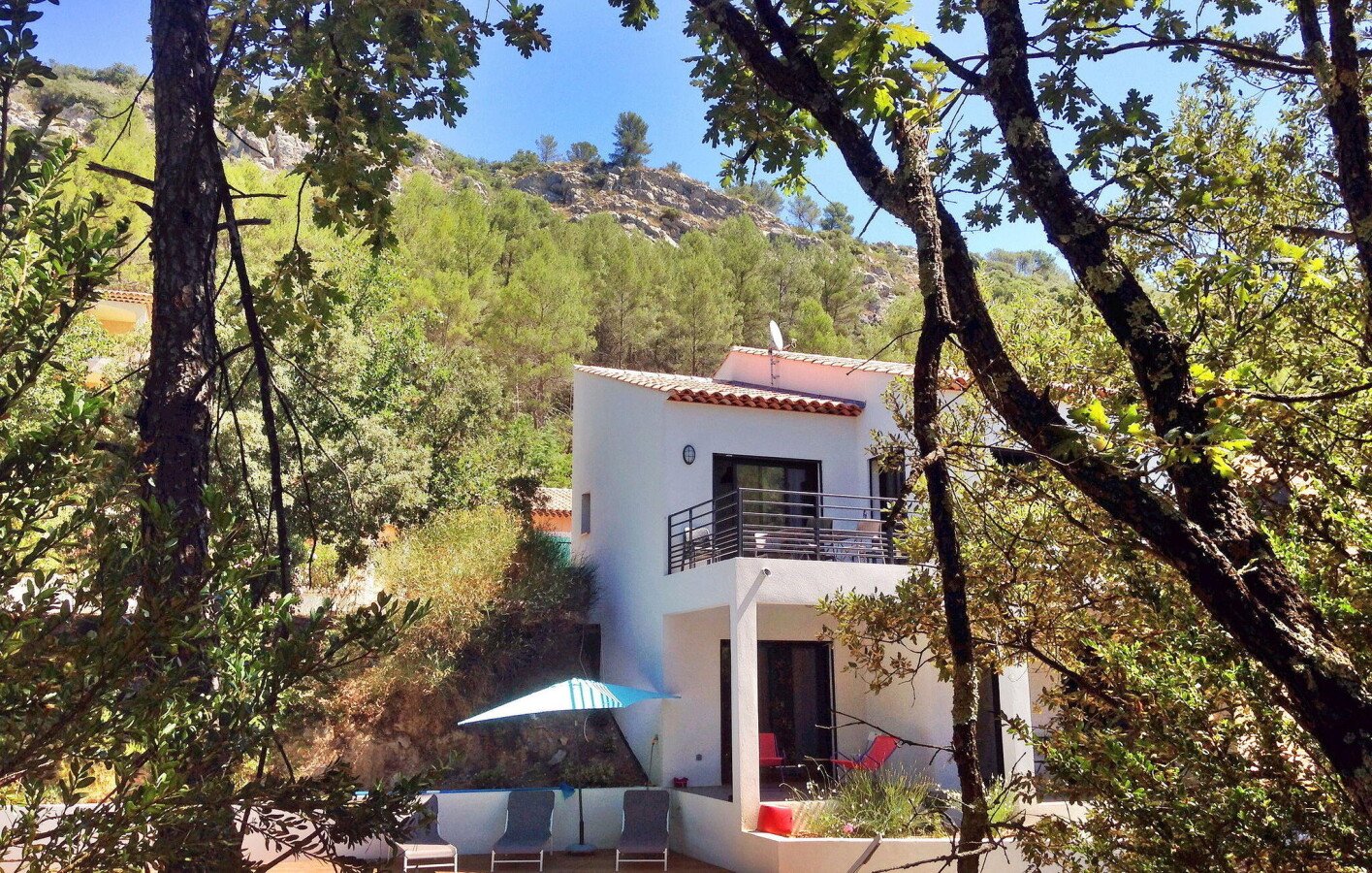 Maison moderne, 3 chambres, avec piscine