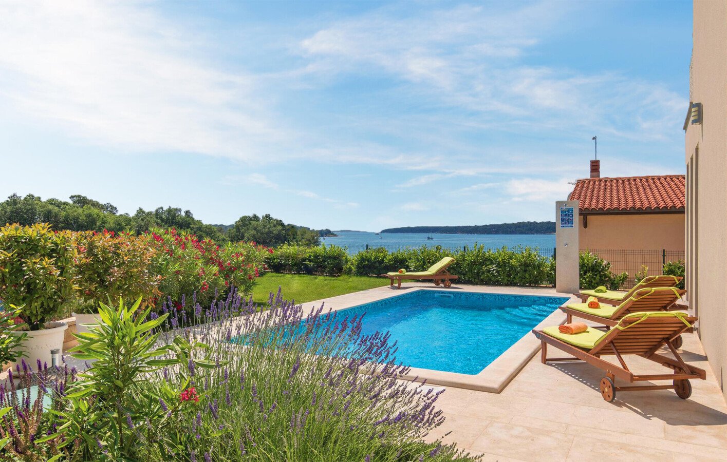 House 3 bedrooms, with sea view