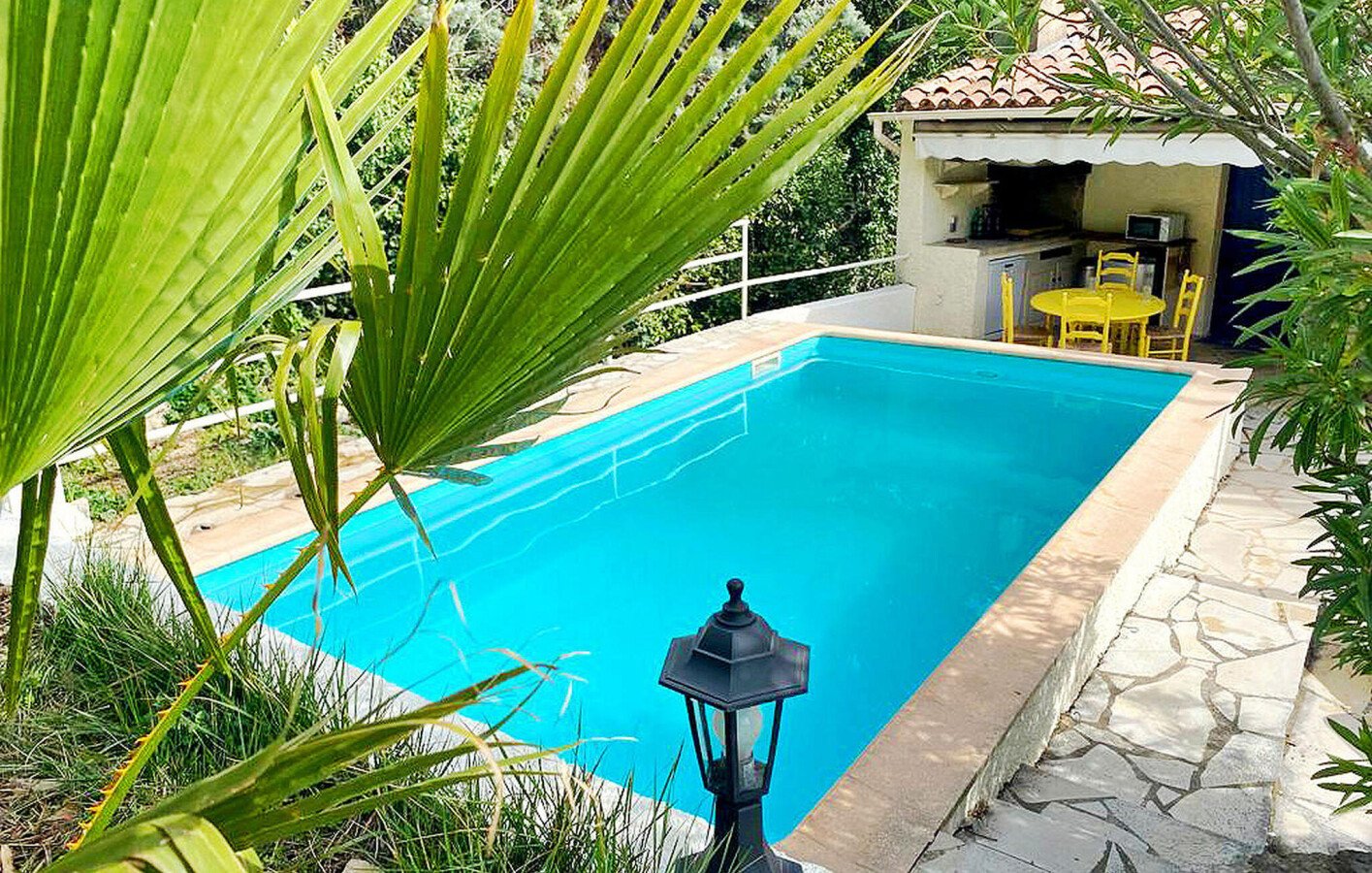 Maison en pierre moderne, 2 chambres, avec piscine