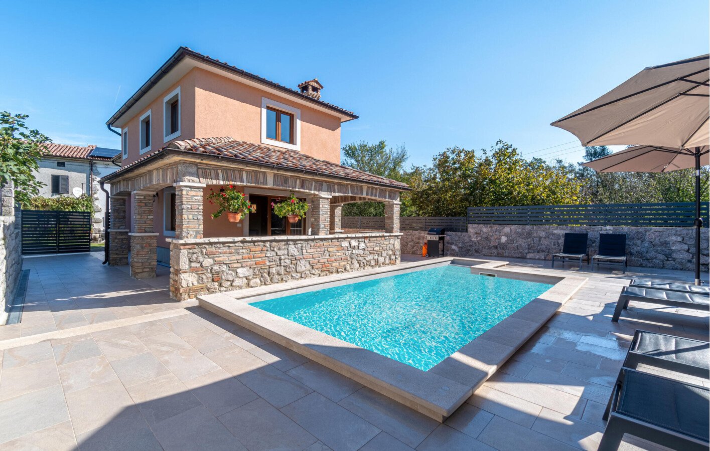 Huis 3 slaapkamers, met zwembad