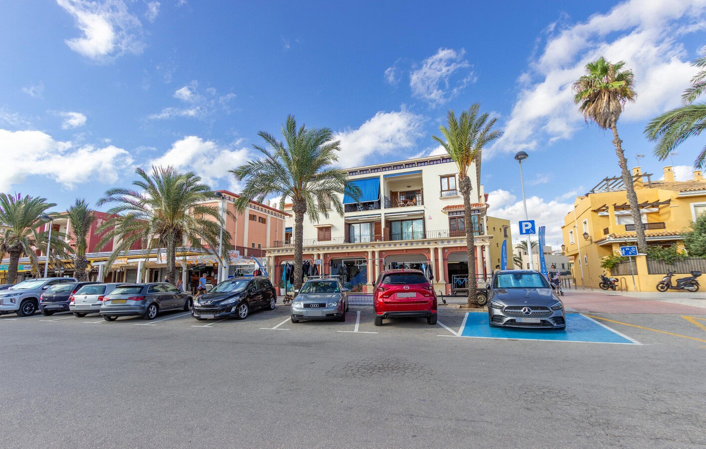 Appartement moderne, 2 chambres, avec vue sur mer
