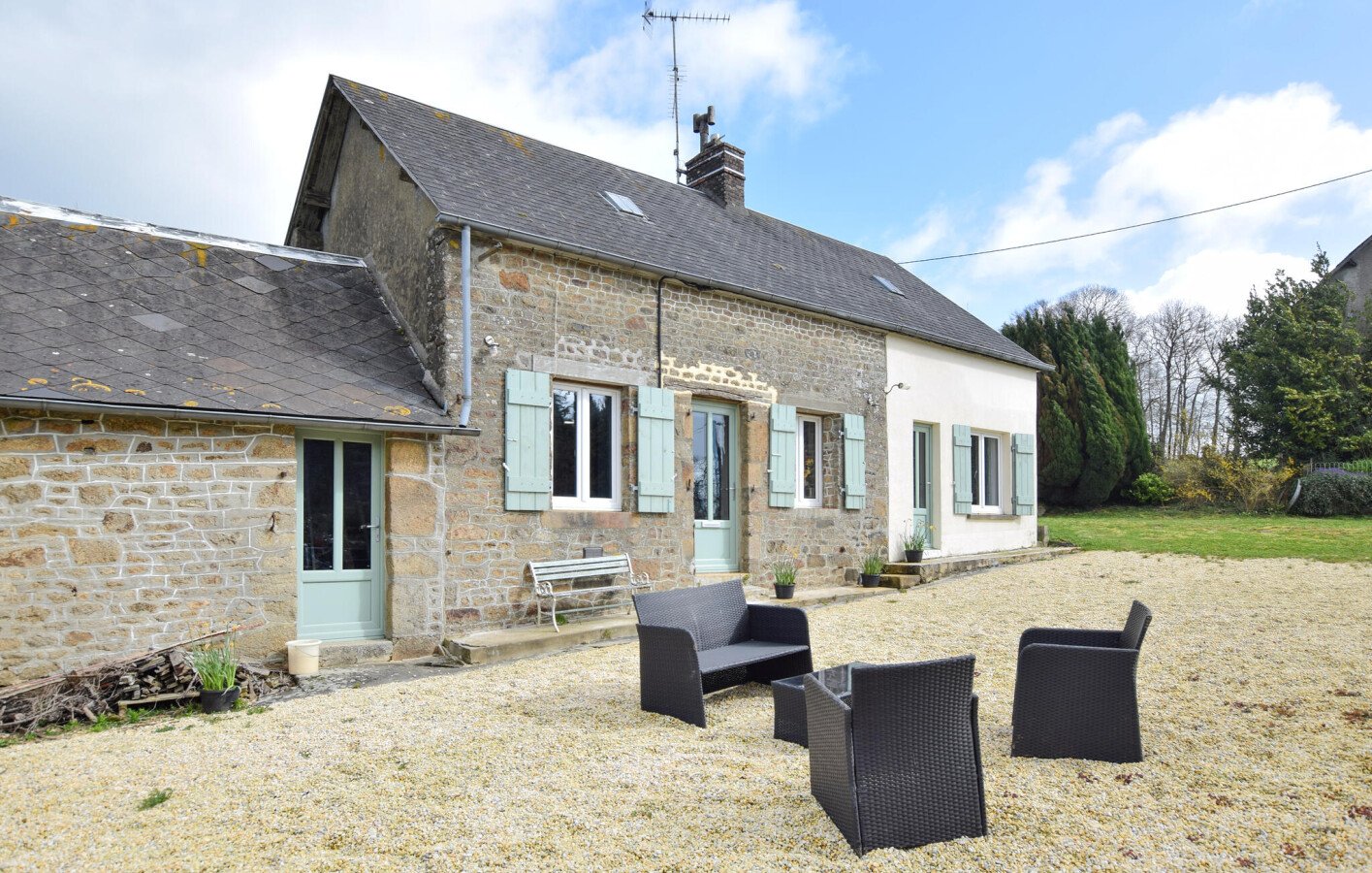 Maison en pierre moderne, 2 chambres, avec wifi