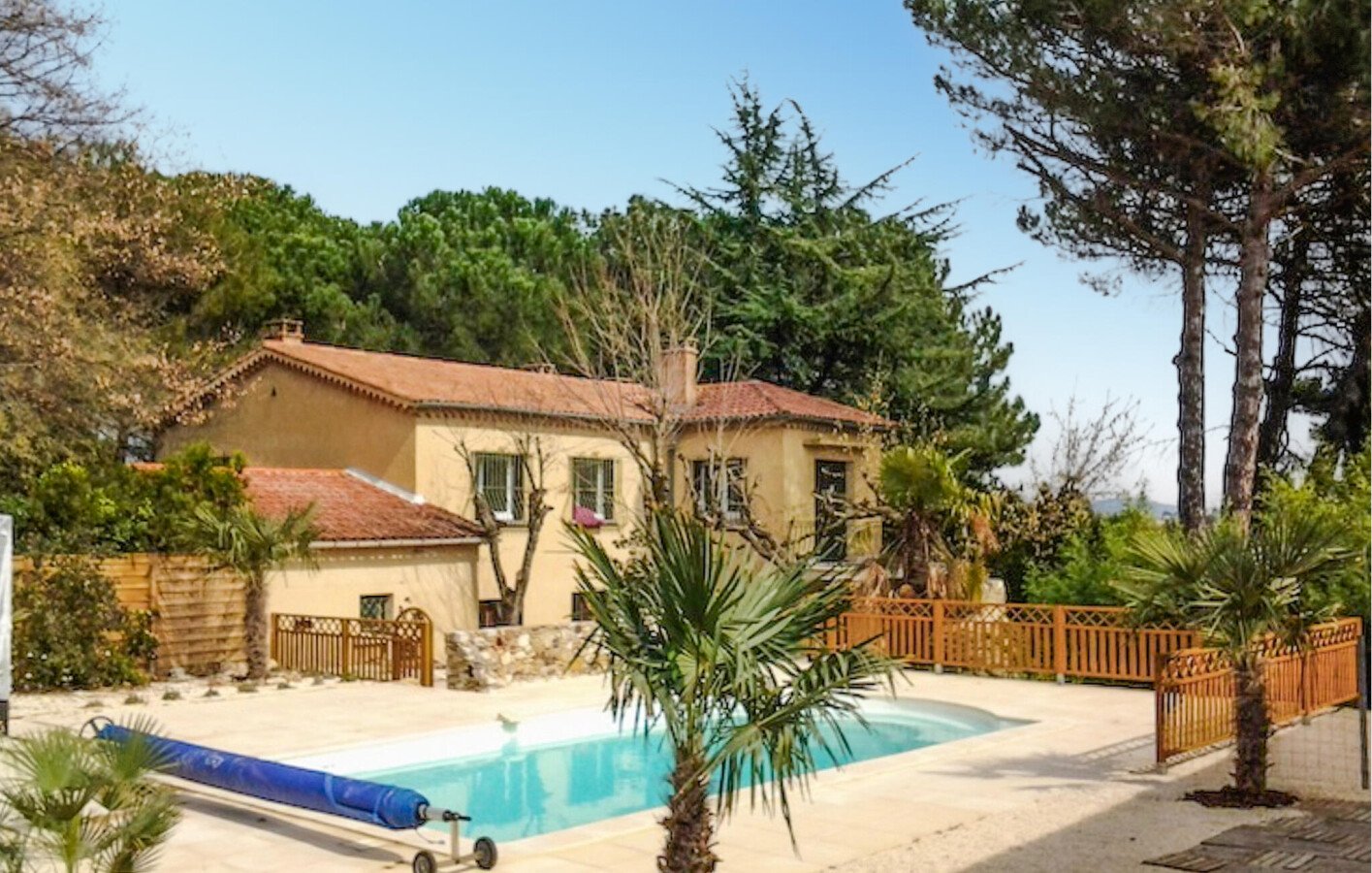 Maison de campagne moderne, 6 chambres, avec piscine