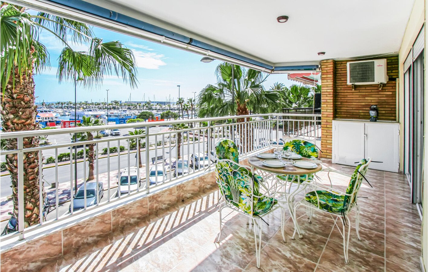 Apartment 4 bedrooms, with sea view