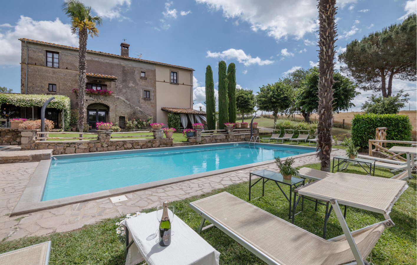 House 10 bedrooms, with pool