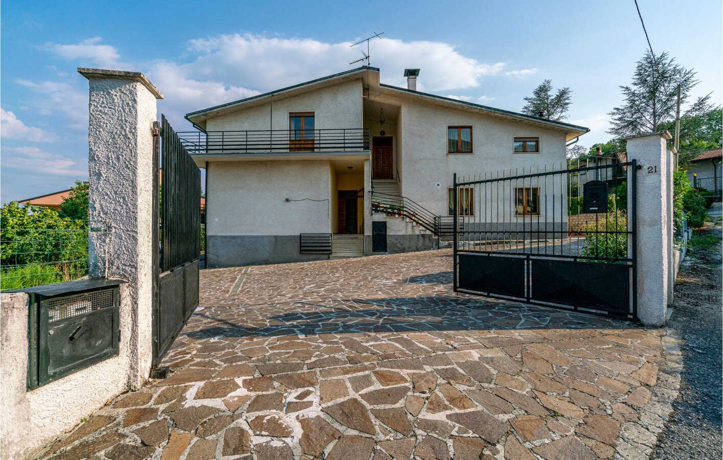 Casa 3 camere, con giardino