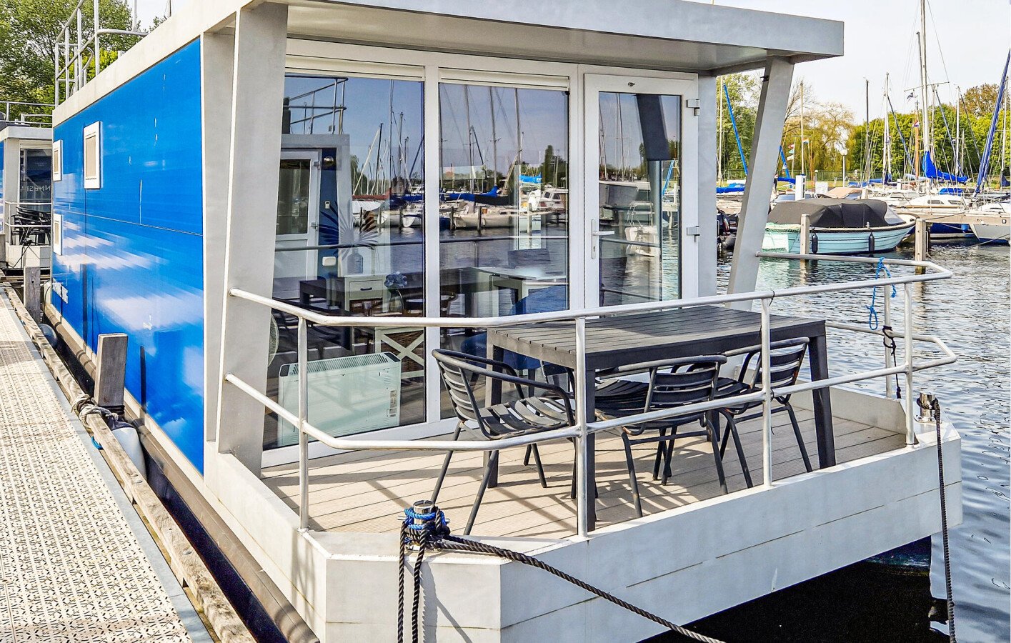 Boat 2 bedrooms, with sea view