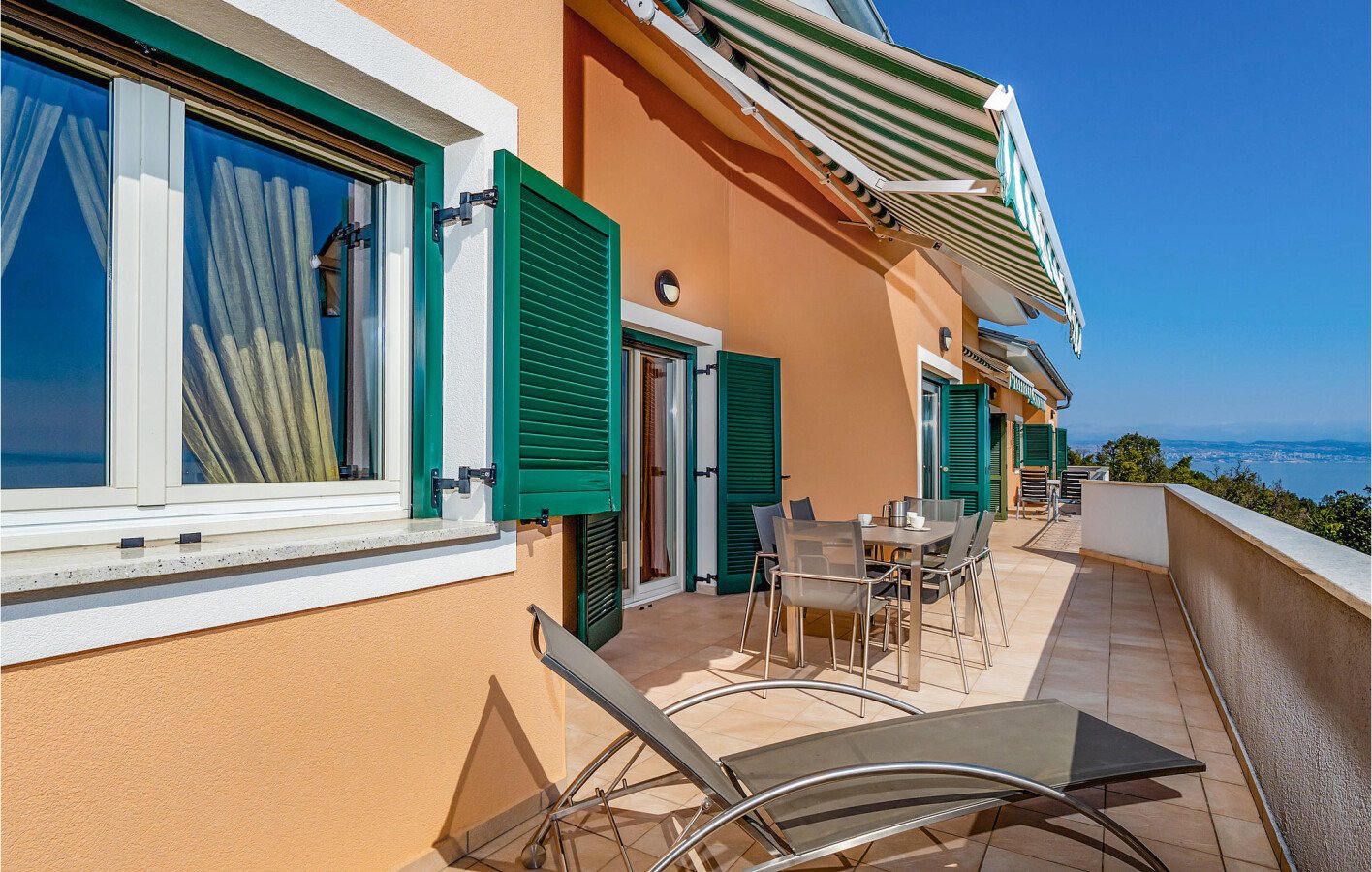 Appartamento 4 camere, con vista mare