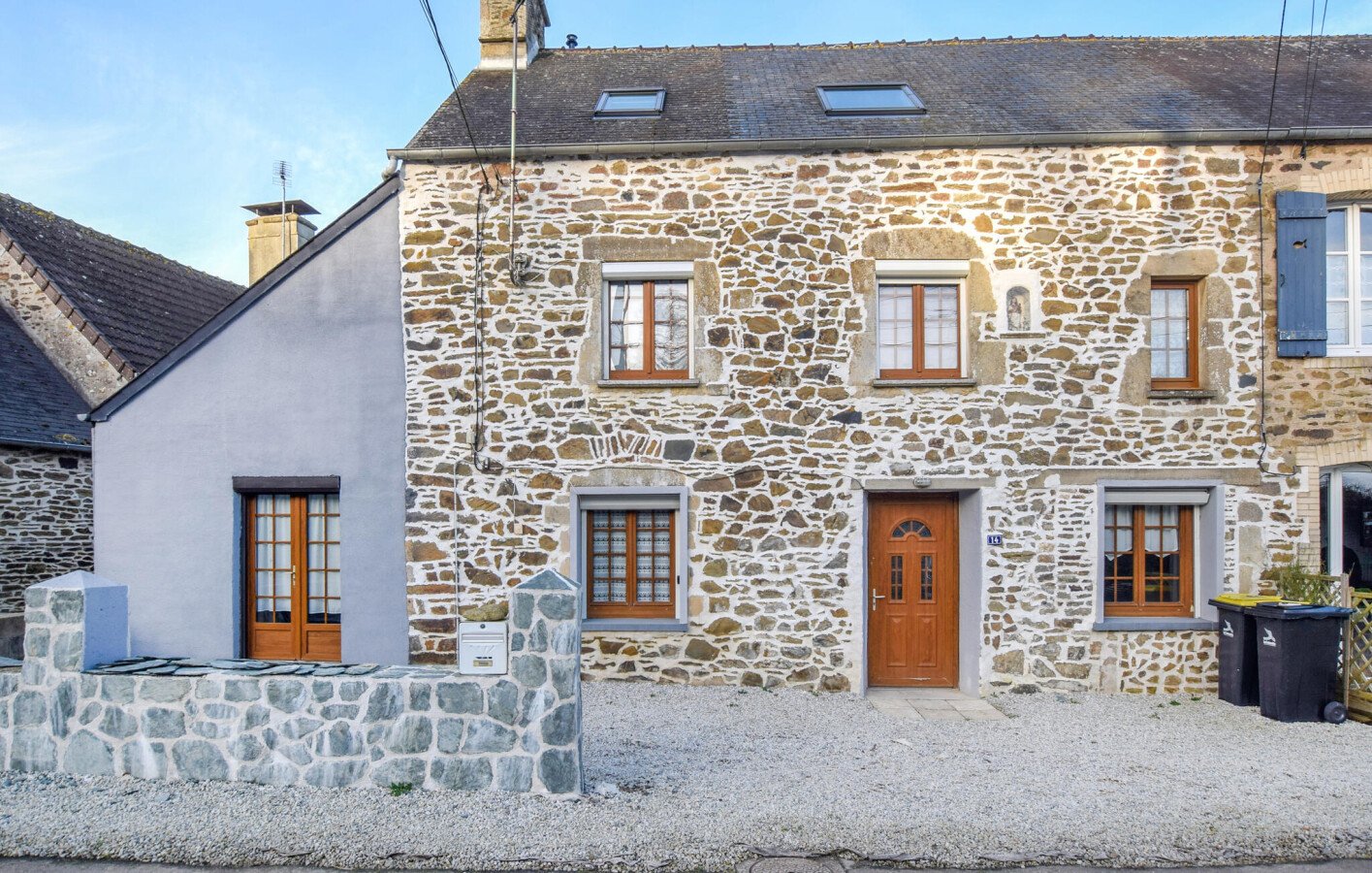 Maison en pierre confortable, 3 chambres, avec vue sur mer