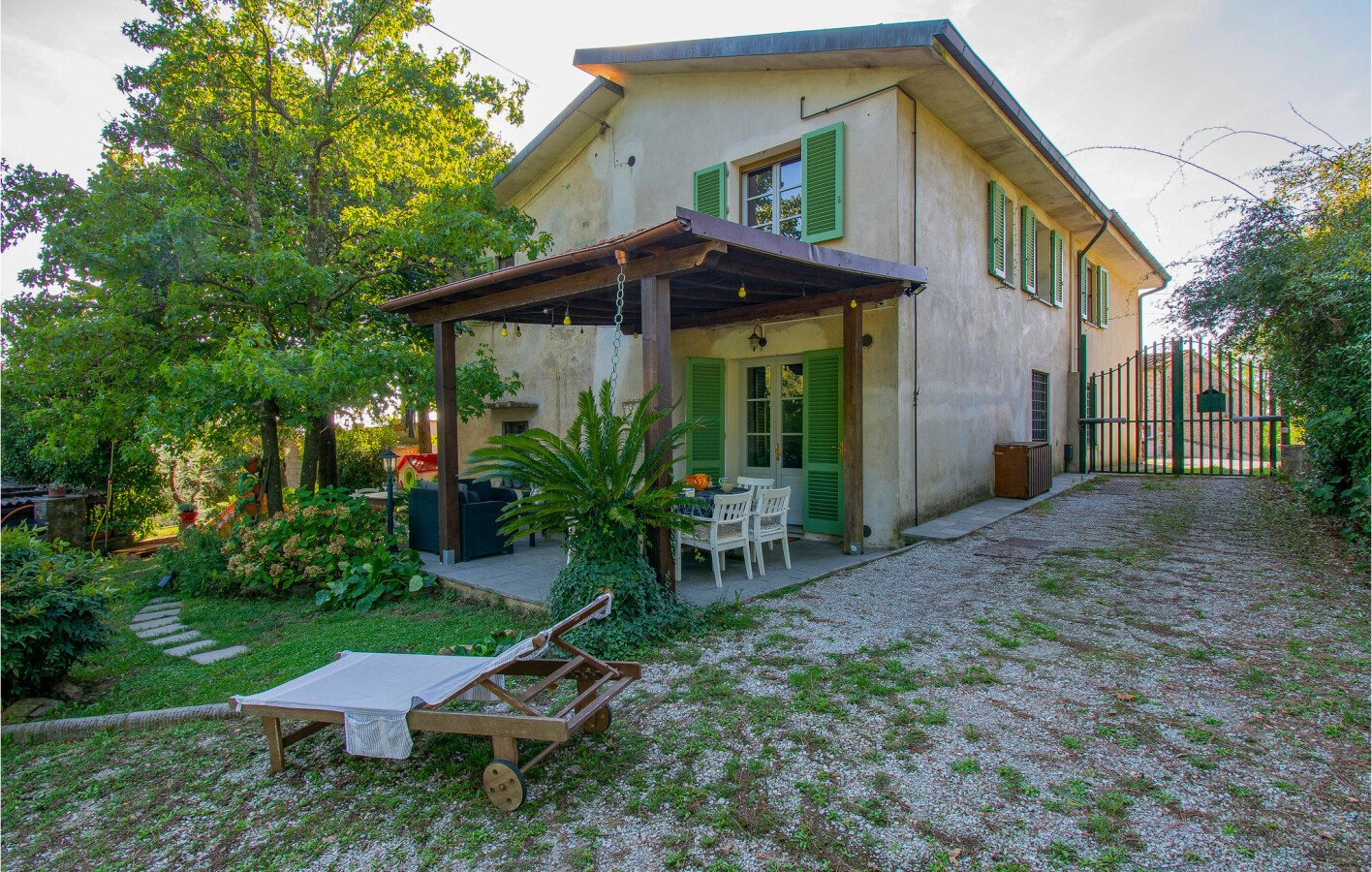 Casa 4 camere, con giardino