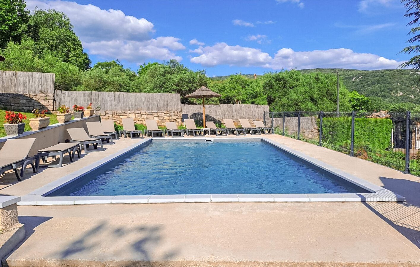 Appartement moderne, 6 chambres, avec piscine