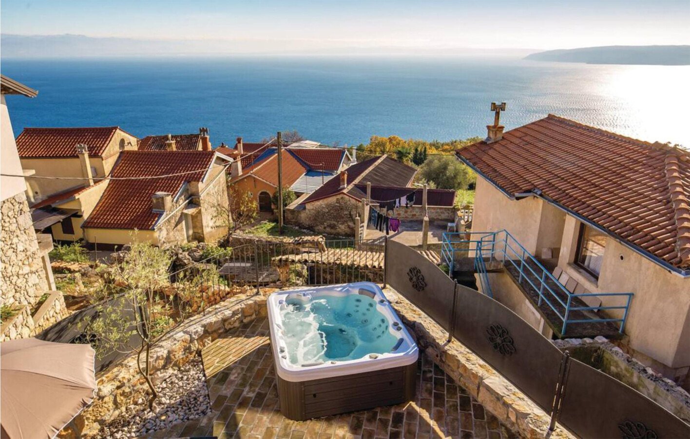 Casa 2 camere, con vista mare