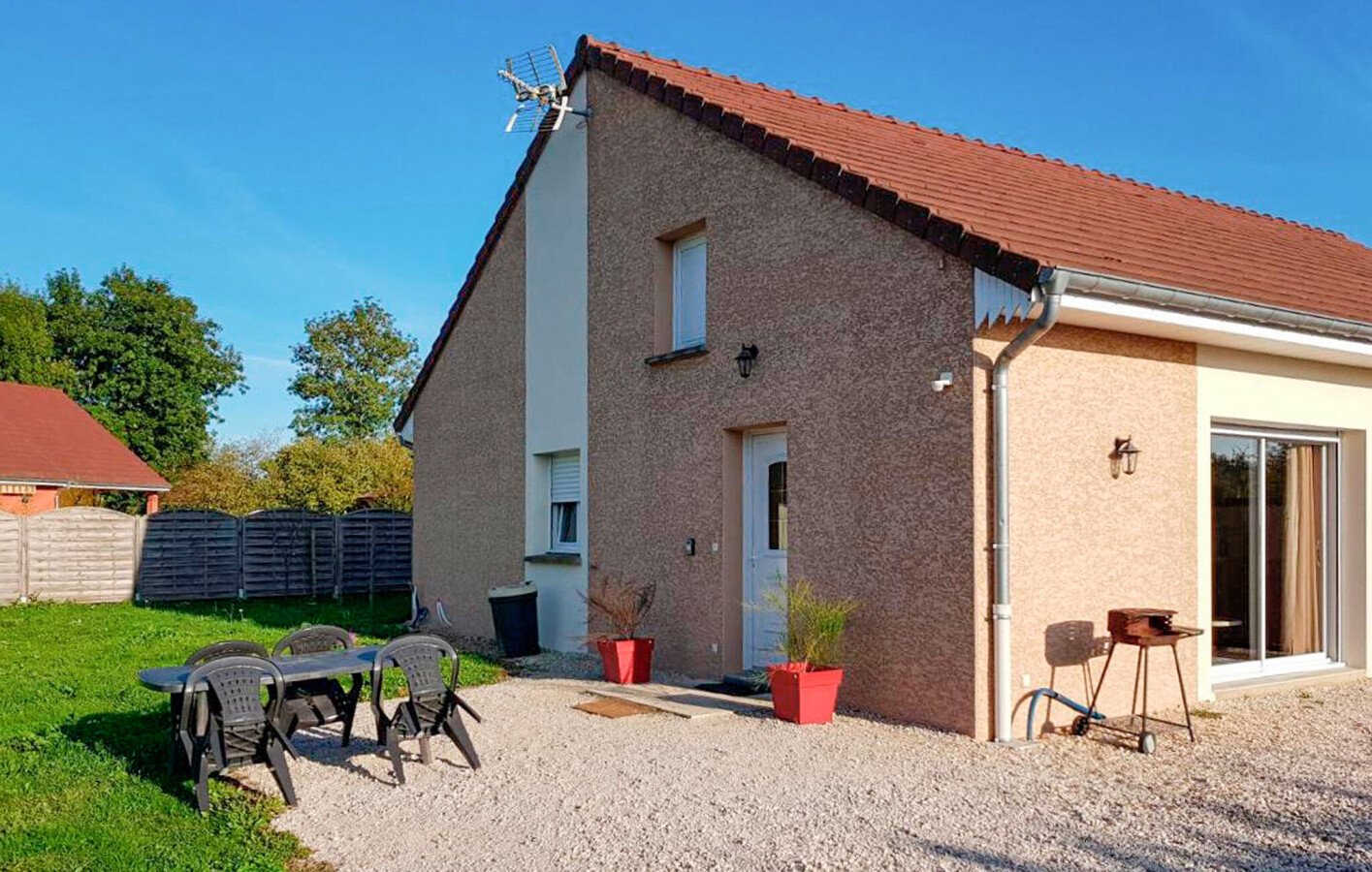 Maison de campagne moderne, 2 chambres, avec jardin