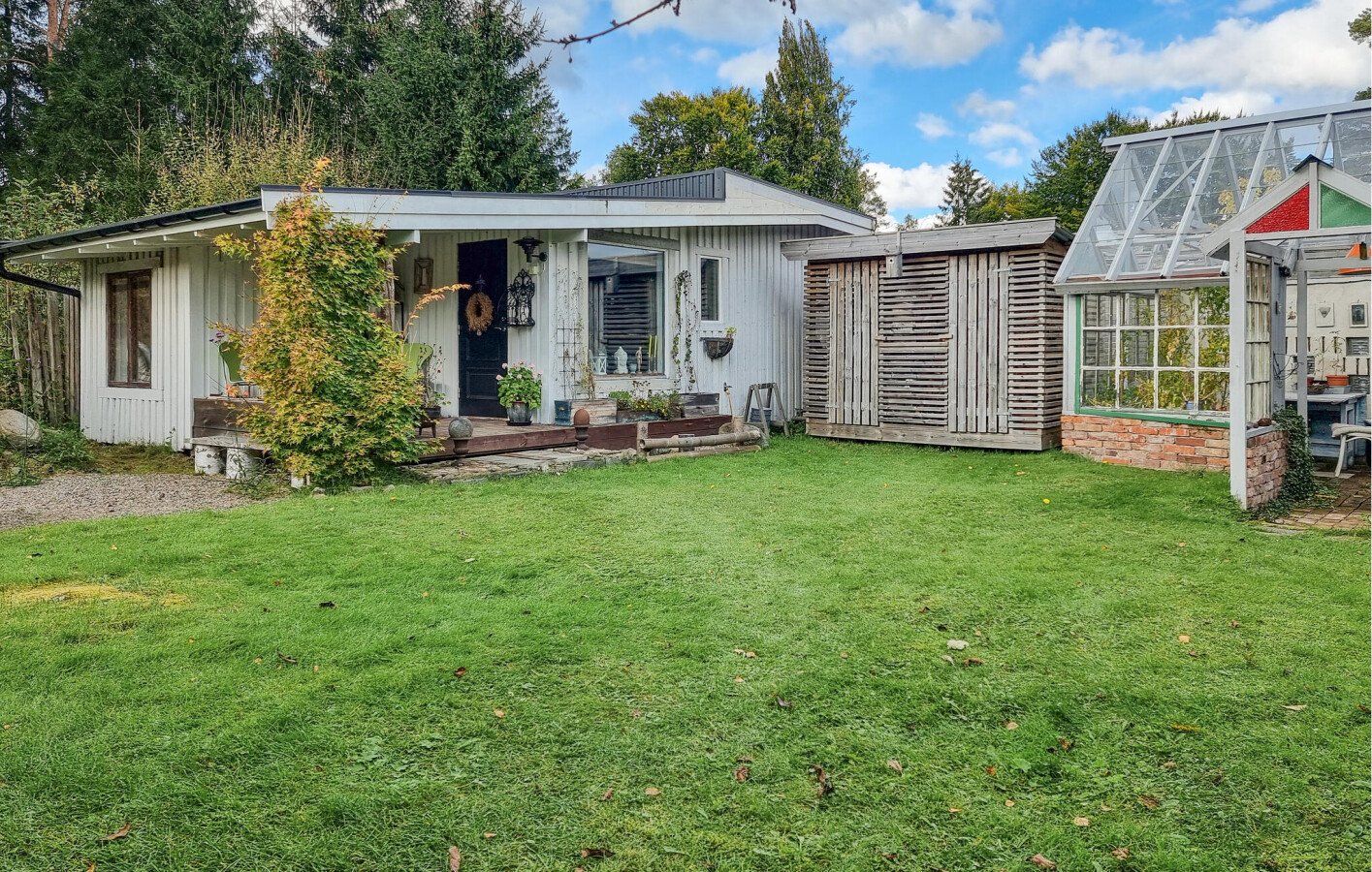 House 2 guests, with garden