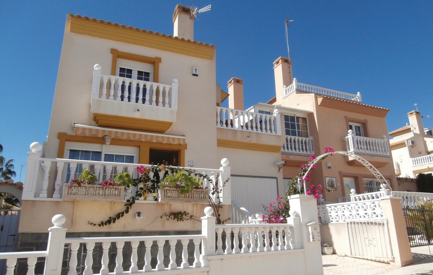 House 3 bedrooms, with sea view