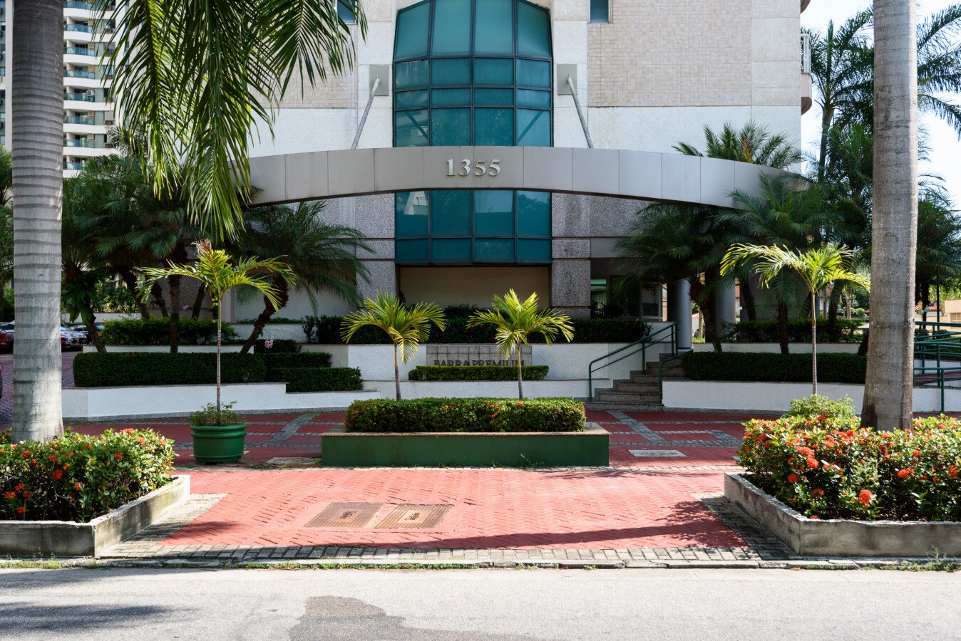 Room 3 guests, with pool