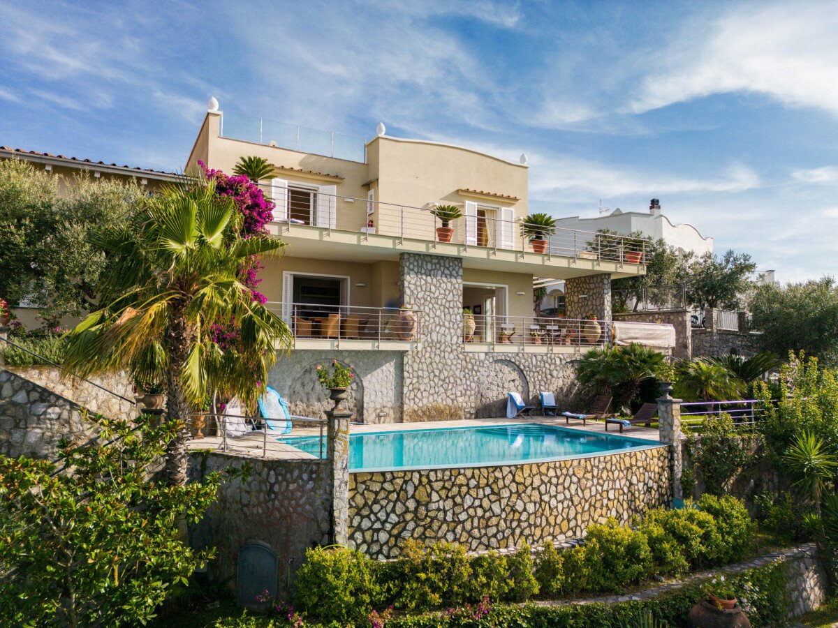 Villa 5 camere, con idromassaggio