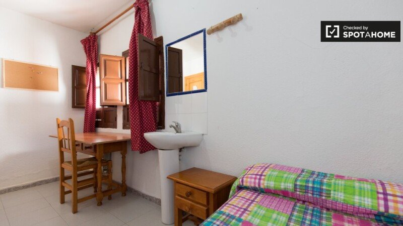 Habitación 24 huéspedes, con wifi