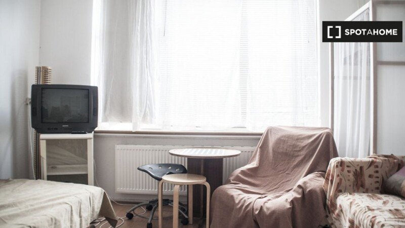 Room 8 guests, with wifi