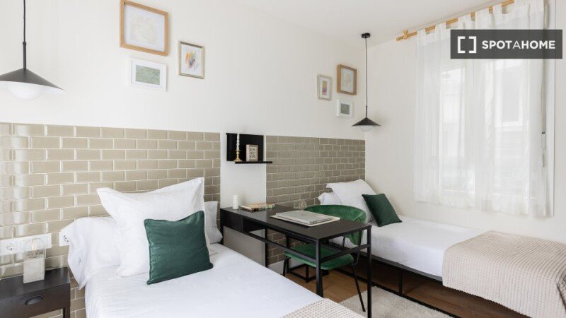 Chambre 12 voyageurs, avec climatisation