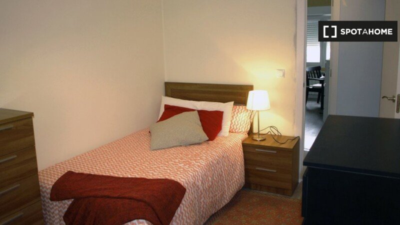 Room 6 guests, with wifi