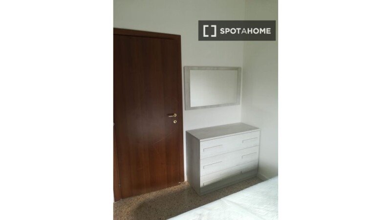 Room 6 guests, with wifi